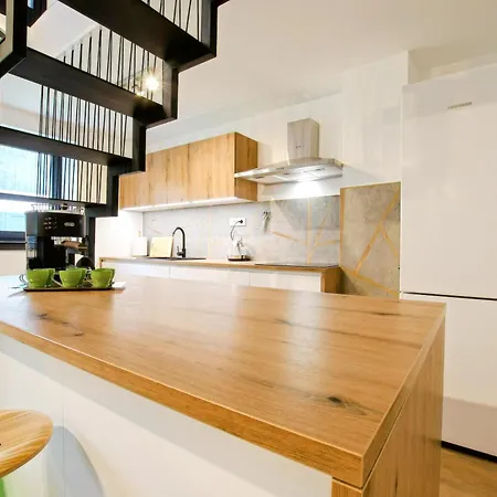 Feel Good * Ravna Gora